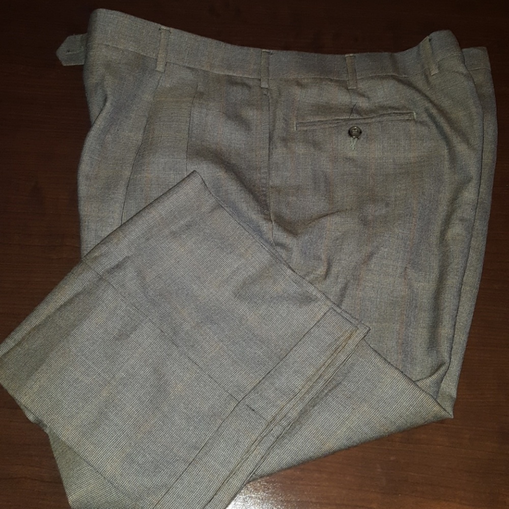 Jos A Bank W38 L30 pleated brown dress pants